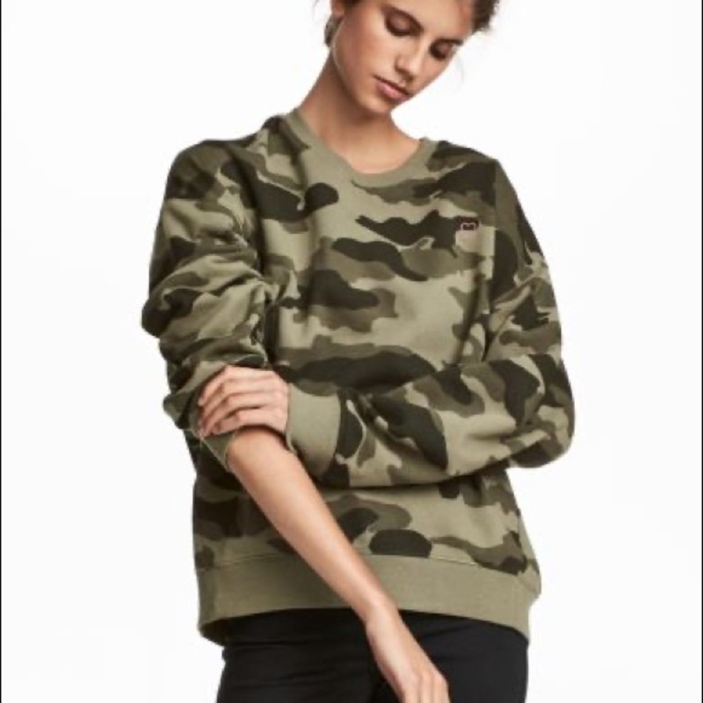 H&M CAMO SWEATSHIRT